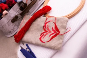 How to make embroidery with kits